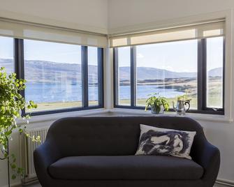 Skjaldarvik Guest House - Akureyri - Wohnzimmer