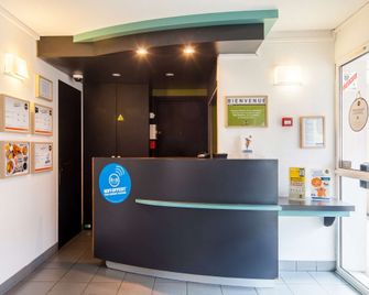B&B HOTEL Paris Porte des Lilas - París - Recepción
