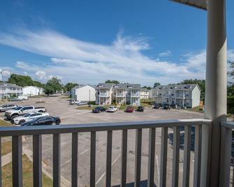 Gorgeous 3 bedroom townhome Walk to the beach - Gulfport - Parveke