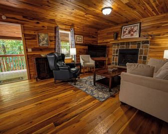 Mountaineer Cabin 6 - Hot Tub & Gas Fireplace close to New River Gorge - Hico - Sala de estar