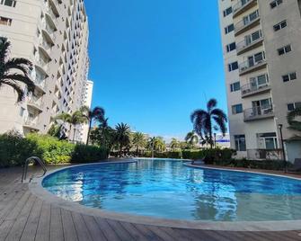 Paradise Staycation At South! - Las Piñas - Pool