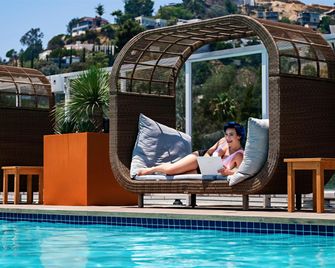 Andaz West Hollywood-a concept by Hyatt - West Hollywood - Uima-allas