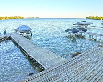 Charming Cottage on Lake Simcoe - Orillia - Patio