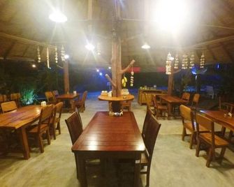 T and T house - Ko Payam - Restaurante