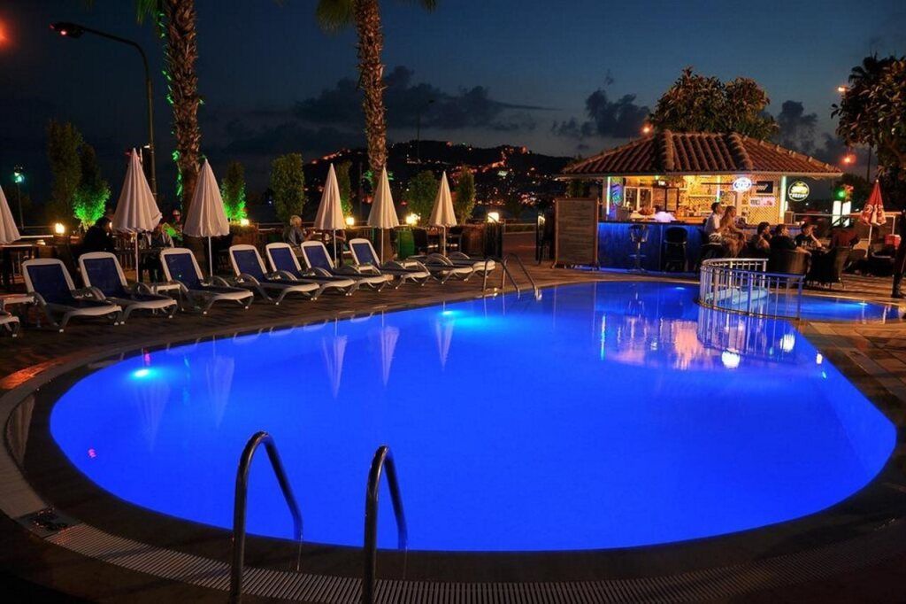 Parador Beach Hotel - אלניה - בריכה