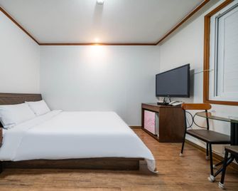 Hongcheon Ck - Hongcheon - Bedroom