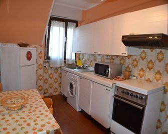 La Maddalena, comfortable budget close to many beautiful free beaches - La Maddalena - Kitchen
