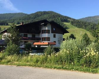 Junior suite with extra sitting area and balcony - Pension Gertraud - Bad Kleinkirchheim - Edificio