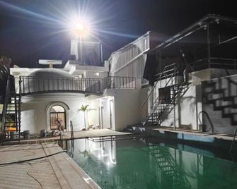 Palm Villa - Badarda - Pool