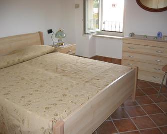 B&B Antiche Mura - Puegnago del Garda - Schlafzimmer