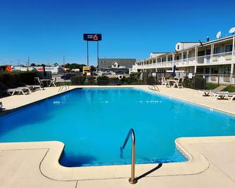 Motel 6 Houston - Nasa - Webster - Svømmebasseng