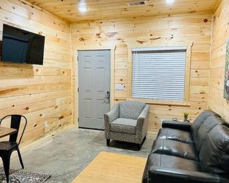 Knotty Squirrel Cabins - Mountain View - Living room
