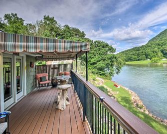 Cozy Cabin on Tenn River - 10 Mi to Chattanooga! - Chattanooga - Balcony