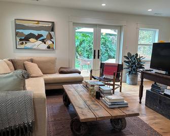 Quaint vineyard cottage on Dry Creek. - Napa - Sala de estar