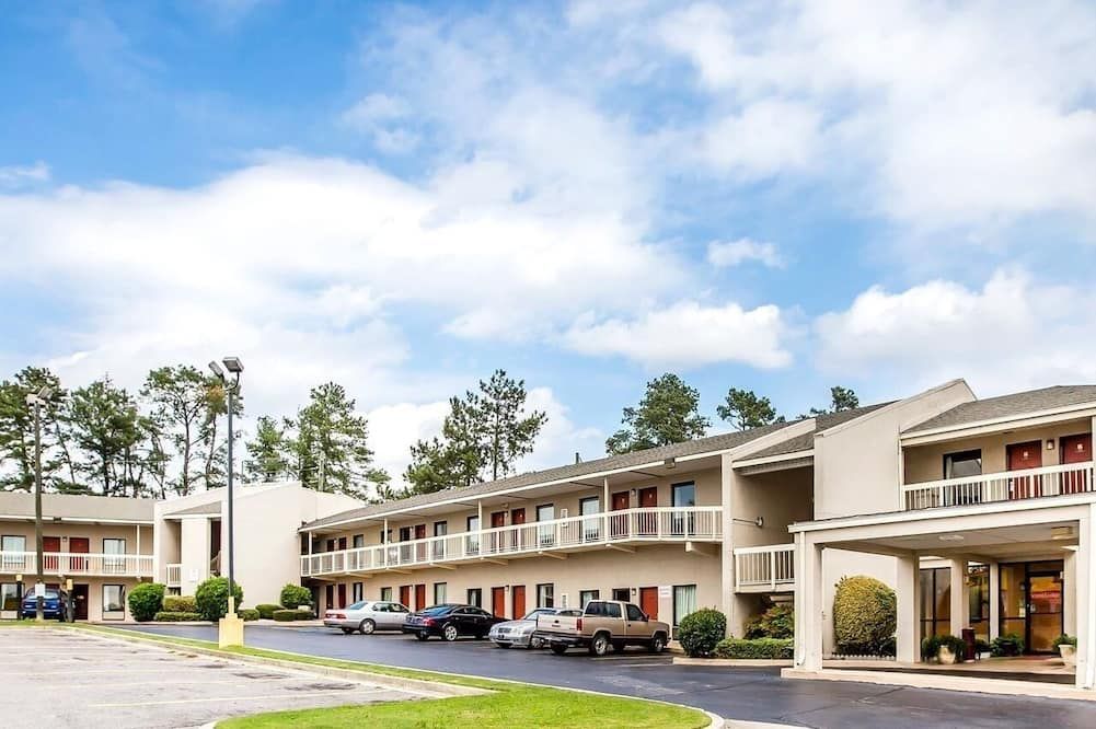 Budgetel Inn & Suites - Augusta - Building