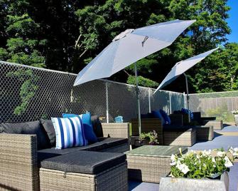 Lakeview Motel & Cottages - Sauble Beach - Patio