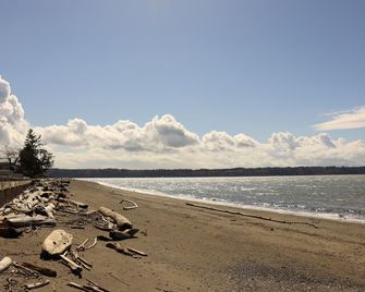 'The Beach House'. Waterfront home/Puget Sound. Seattle commutable. - Stanwood - Playa