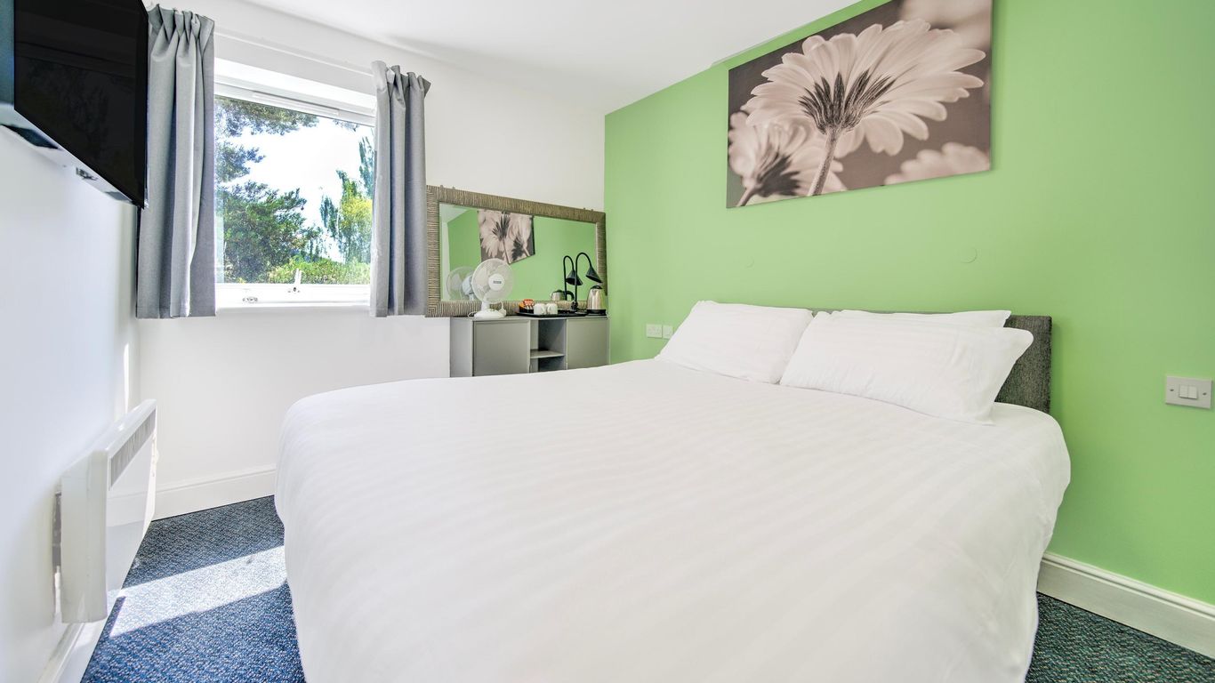 Go2 Gloucester Hotel By OYO