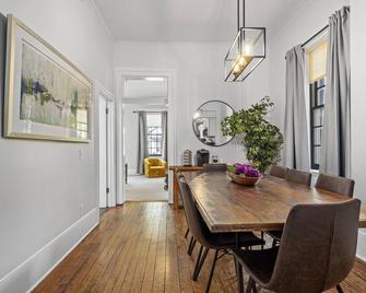 Adorable Historic in the ️ of St. Charles - St. Charles - Dining room