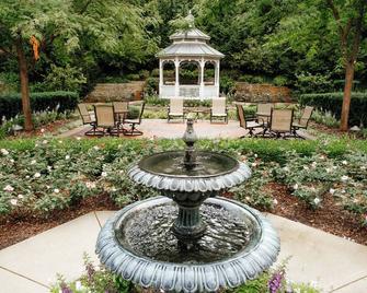 Ann Arbor Regent Hotel and Suites - Ann Arbor - Patio