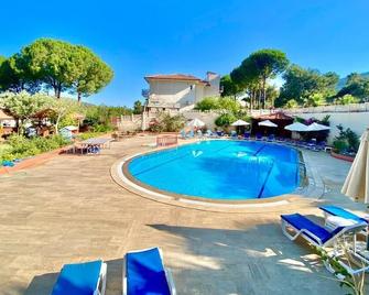 Boncuklu Otel - Ölüdeniz - Piscina