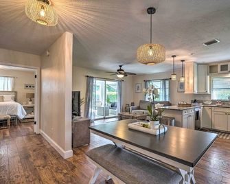 Naples Oasis w/ Screened Pool, Bike to Beach! - Naples - Kitchen