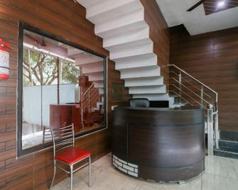 OYO Hotel Surya - Patiāla - Front desk