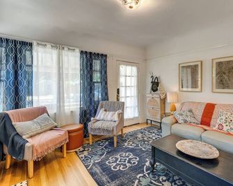 Pets Welcome! Woodland Family Haven w/ Large Yard - Woodland - Living room