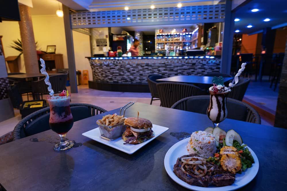 Runway Hotel - Piarco - Eetruimte