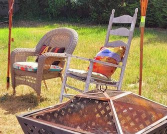 Camper Apt De Sleeps 3 - Dover - Patio