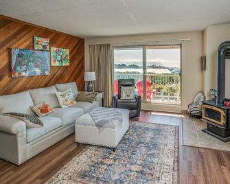 1st Floor 1 Bedroom Cute and Cozy - Walk to beach and golf! No Cleaning Fees. - Gearhart - Sala de estar