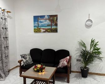 One Bedroom Apartment close to all proximities in Au cap - Au Cap - Living room