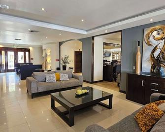 بست ويسترن بلس تشيواوا آيرو بويرتو - تشيهواهوا - غرفة معيشة