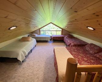 Cub River Hideout Cabin for Family Reunions and Mountain Vacations - Preston - Bedroom