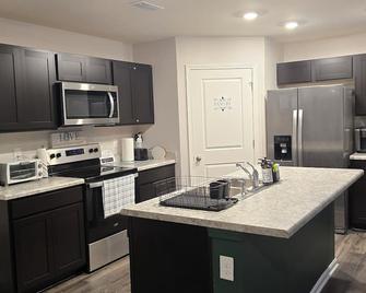 Elizabethtown Charm - Elizabethtown - Kitchen