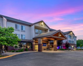 Comfort Inn & Suites New Lisbon - New Lisbon - Edificio