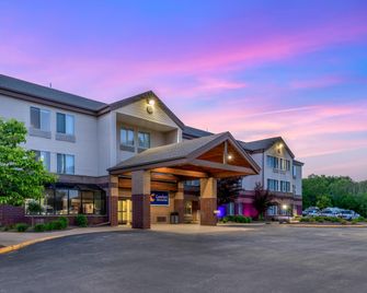 Comfort Inn & Suites New Lisbon - New Lisbon - Edificio