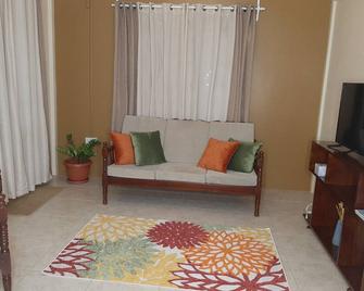 Rosa's Apartment - Clean, Comfort and Convenience - Kingstown