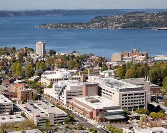 the Puget Sound View, best area, Jacuzzi bathtub, new carpet - טאקומה - נוף חיצוני