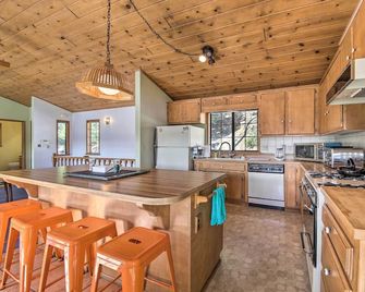 The Atomic Squirrel Lodge Lake Gregory Getaway! - Crestline - Cocina