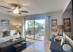 Bayview Villas 121 - Clearwater Beach - Living room