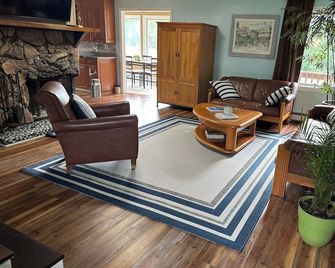 Bear Mountain View 4BR House, 25 min outside of Anchorage. Pets welcome - Eagle River - Sala de estar