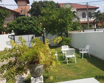Anne's Airport Transit Villa & Hotel - Katunayake - Патіо