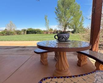 Just 20 mins from Bisbee! 2 Room Guest Suite on country hobby farm - Hereford - Patio