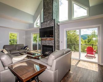 Luxury 3700 sf Home with Mountain Views, Hot Tub, Sauna, Game Room - Intervale - Wohnzimmer