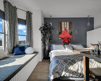 Beacon Hotel - Beacon - Bedroom