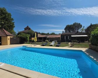Gîtes Le Carpe Diem, Cottage Le Petit Pattaris - Frayssinet-le-Gélat - Piscine