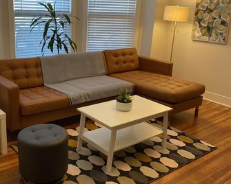 Cheerful 5 bed Residential house. - Bridgeport - Sala de estar