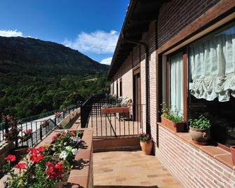 Hotel Rural y Restaurante, Rinconcito de Gredos - Cuevas del Valle - Balcony