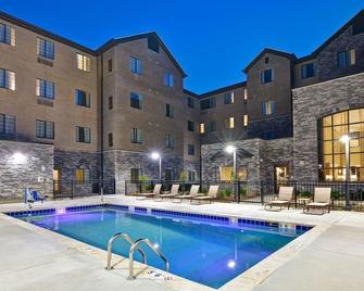 Equipped King Suite | Free Breakfast, Business Center + Fitness Center Access - Mount Juliet - Pool
